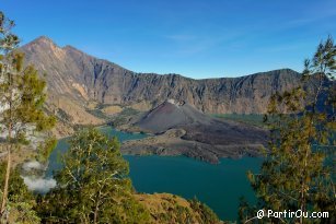 Caldeira of Rinjani volcano, view from the camp Plawangan 1 - Indonesia